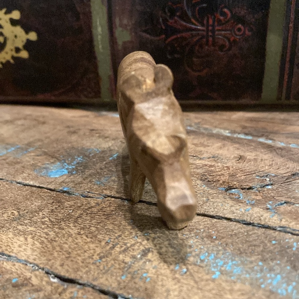 Vintage hand carved wooden hippo - Picture 3 of 9